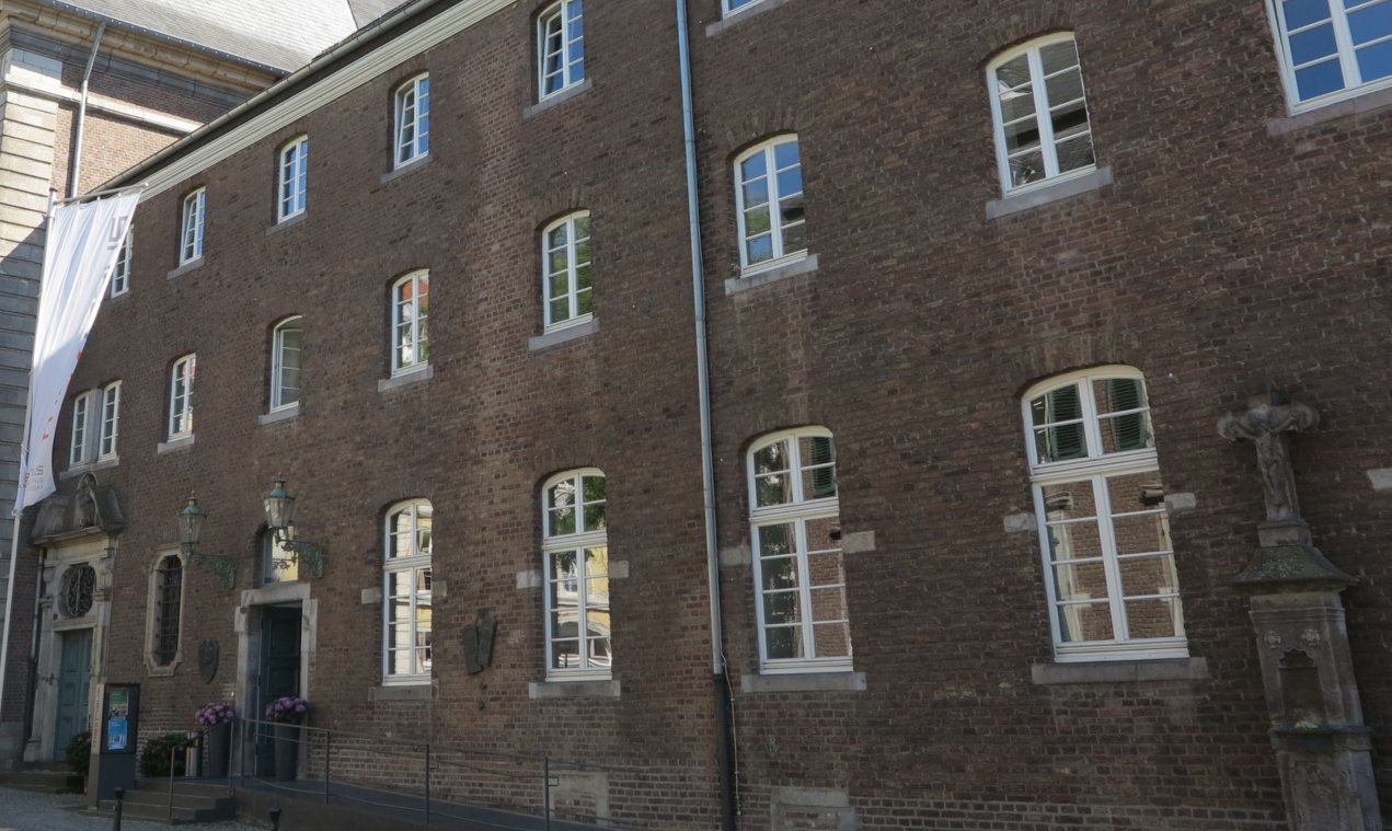 2018-06-27 (2) St. Maximilian - außen seitlich mit Maxhaus