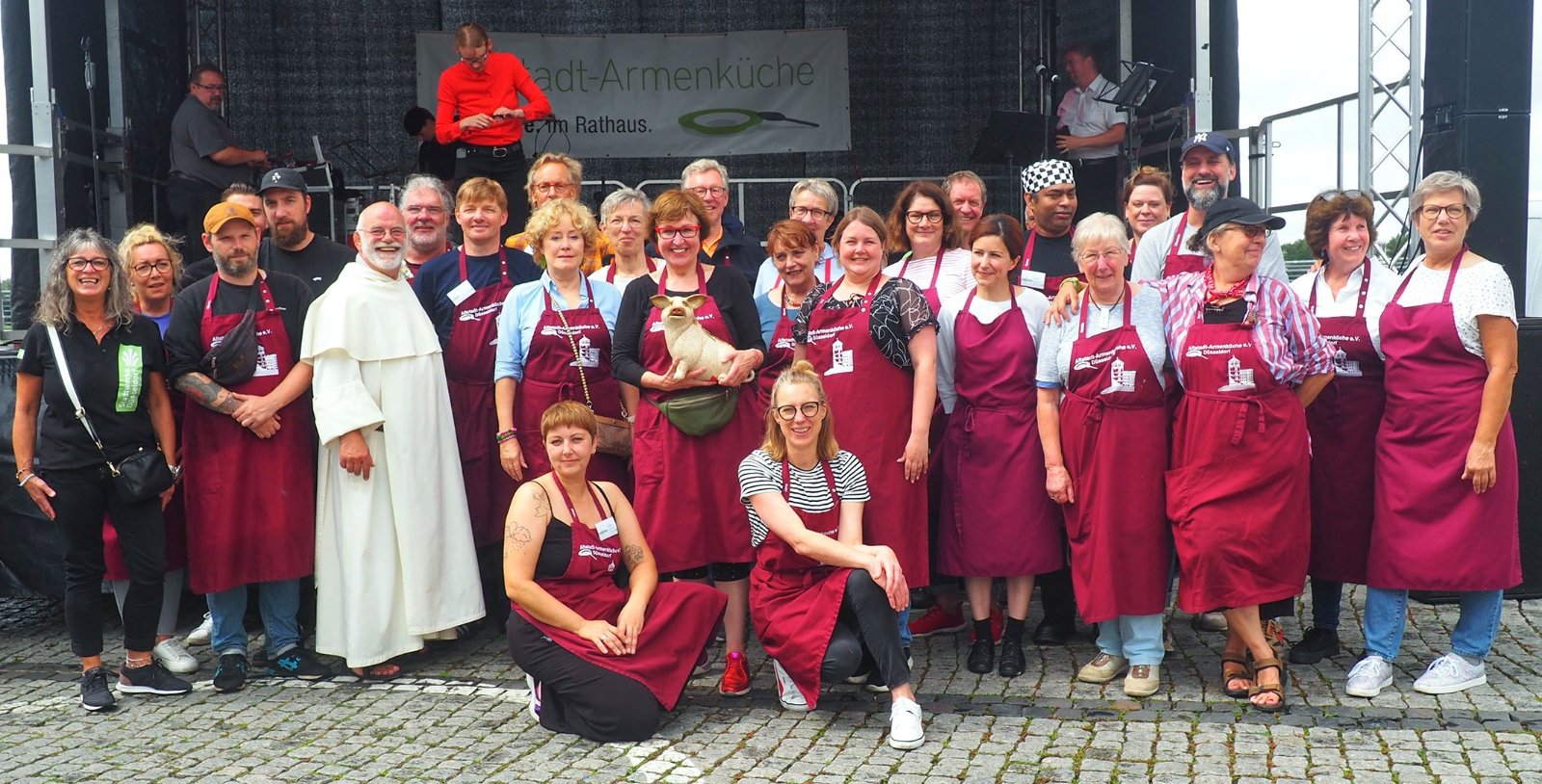 EfA R 2023 Altstadt-Armenküche 1 Ehrenamtliche (c) Altstadt-Armenküche