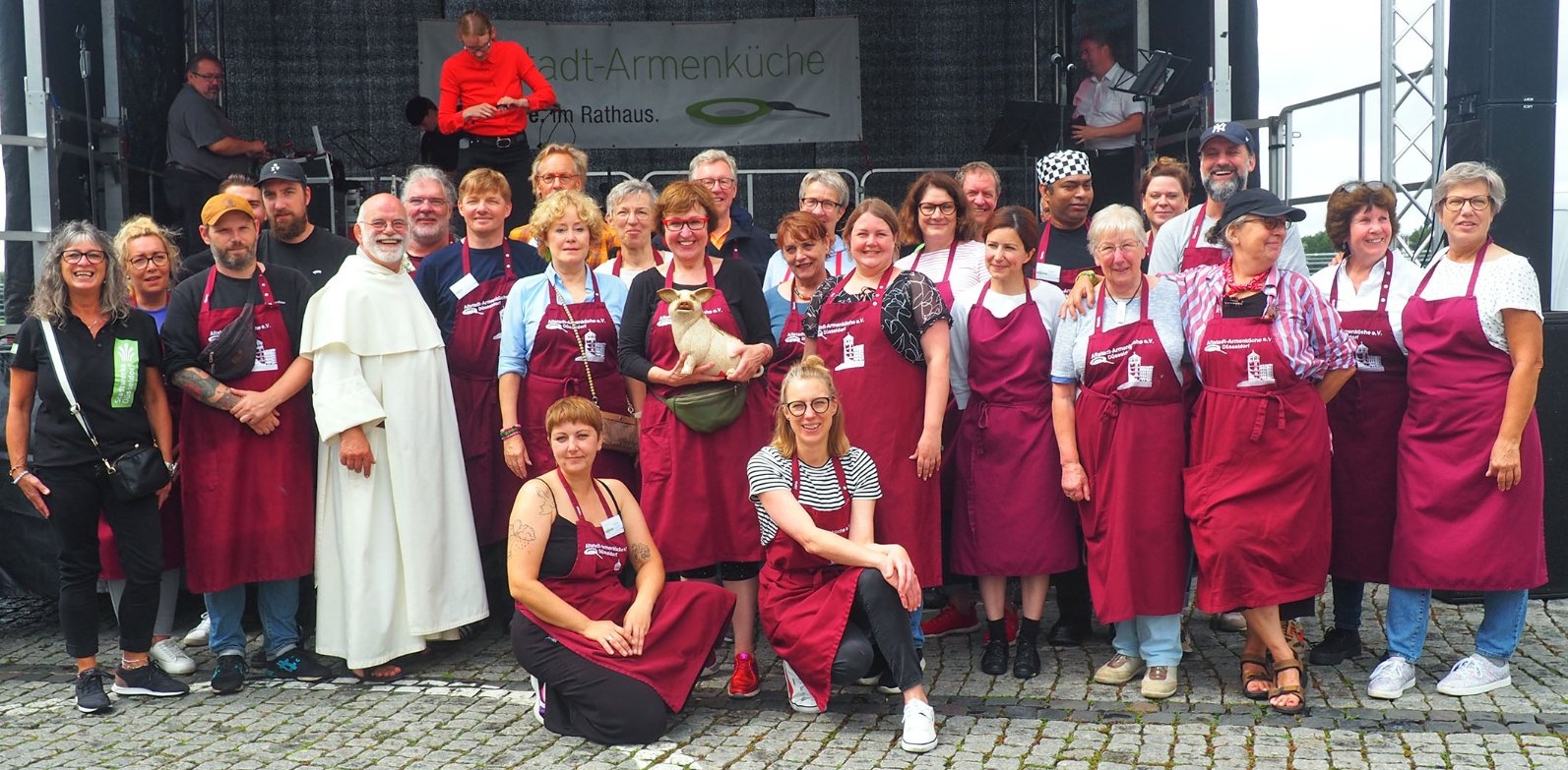 EfA R 2023 Altstadt-Armenküche 1 Ehrenamtliche (c) Altstadt-Armenküche